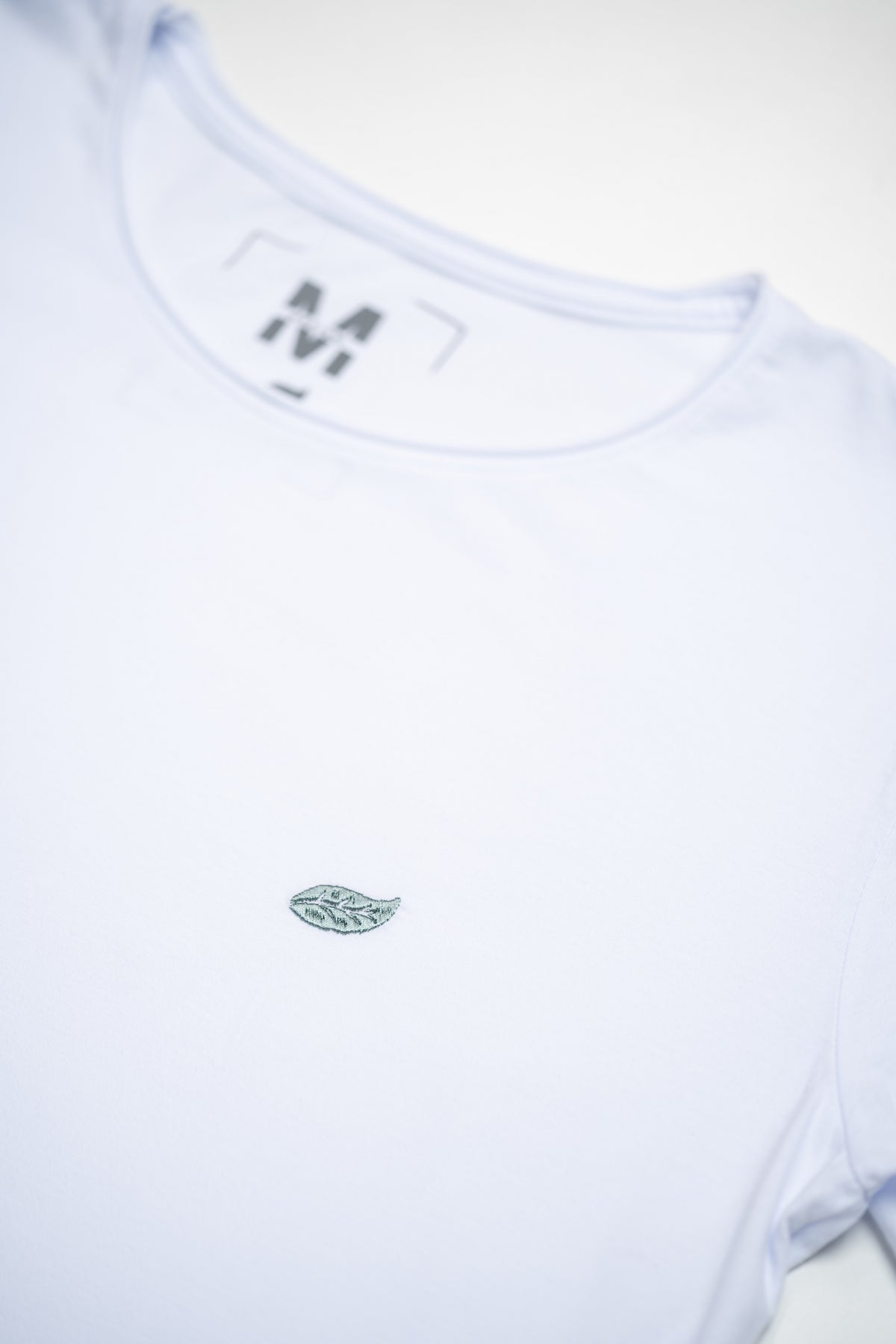 CAMISETA BÁSICA BRANCA